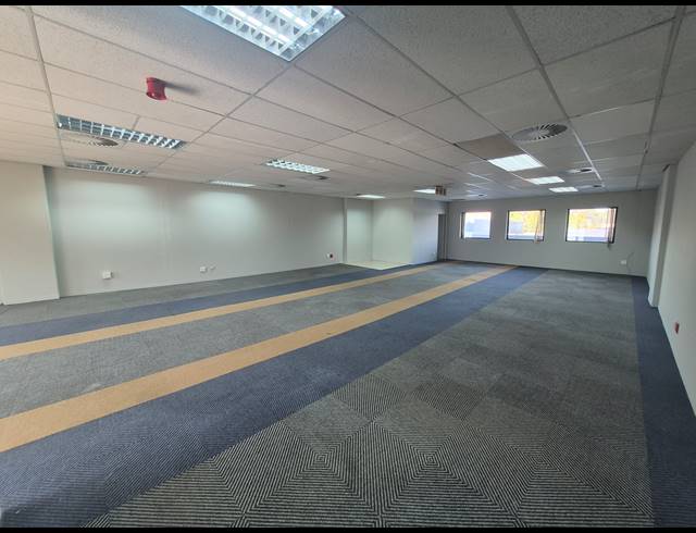 158M² OFFICE TO LET IN WOODMEAD